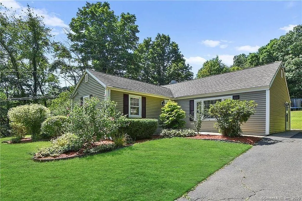 3 bed, 1.5 bath, 1224 sqft, $3,300 — Photo 1
