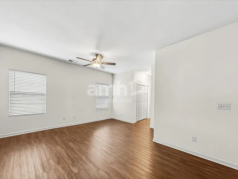 929 Redland Dr — Photo 8