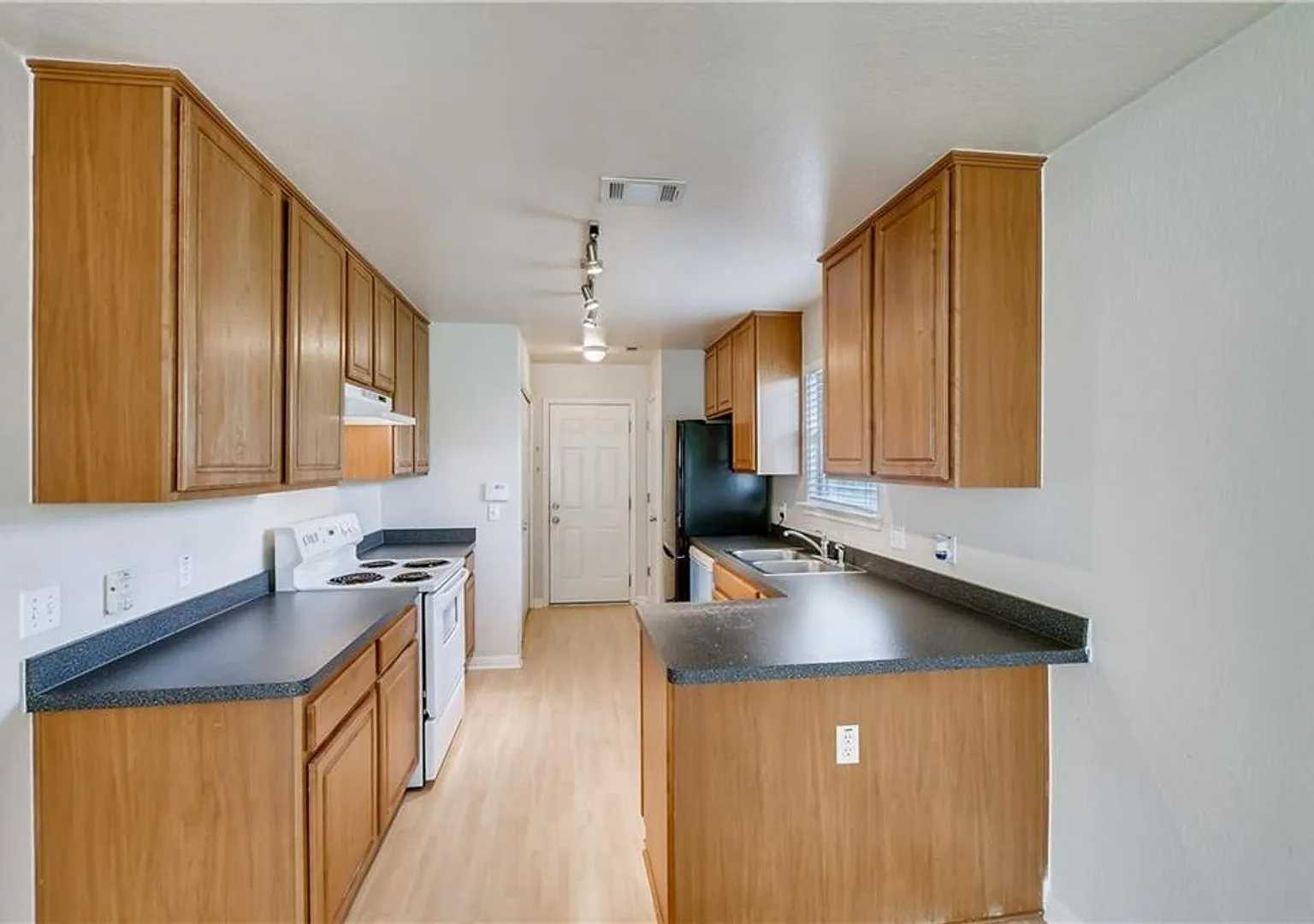 Great One Story, 3 Bedroom Rental in South Creek — Photo 4
