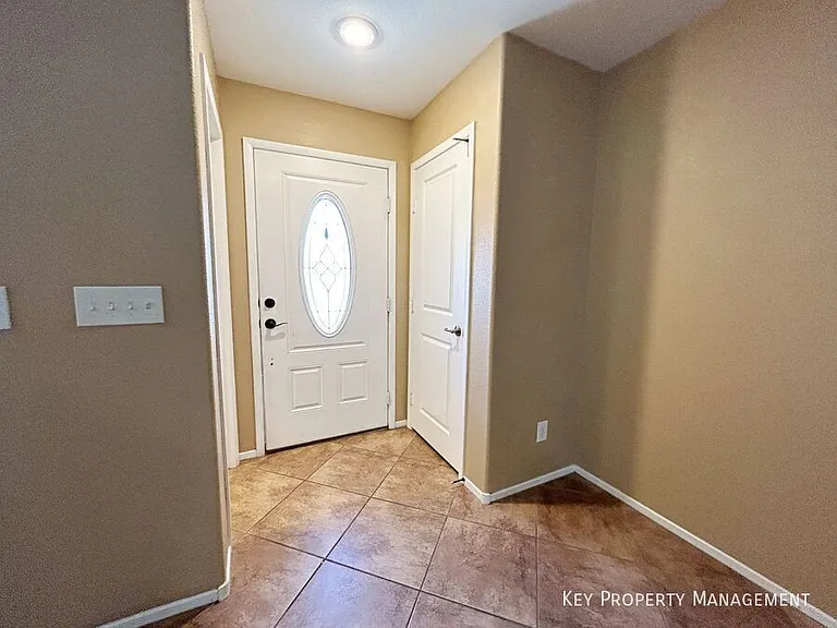 742 Iron Bridge St — Photo 3