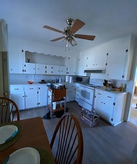 946 Hairfield Dr — Photo 4