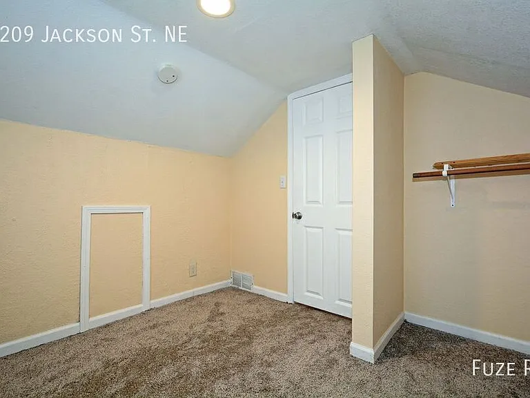 2209 Jackson St NE — Photo 15