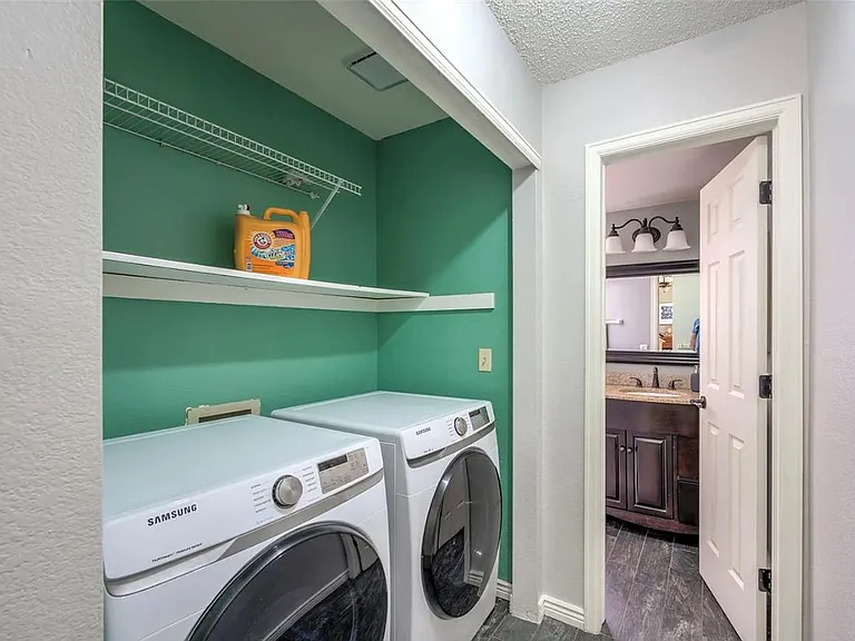 7618 Halleys Dr — Photo 10