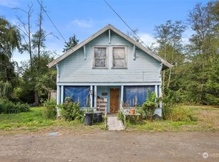 518 7th St, Raymond, WA 98577