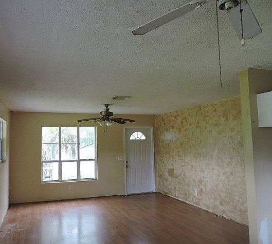 1st image of 834 W Pine St