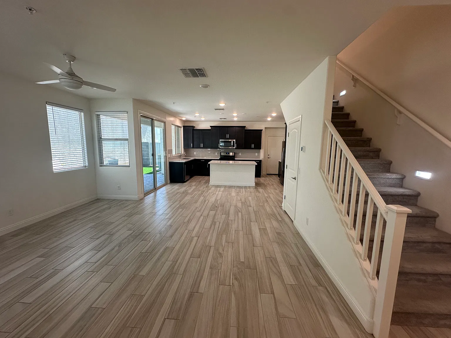 3 bed, 2.5 bath, 1867 sqft, $2,200 — Photo 3