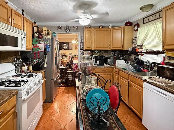 5th image of 4038 Riviera Dr