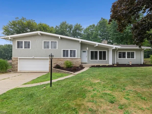 332 Smith Dr, Tallmadge, OH 44278
