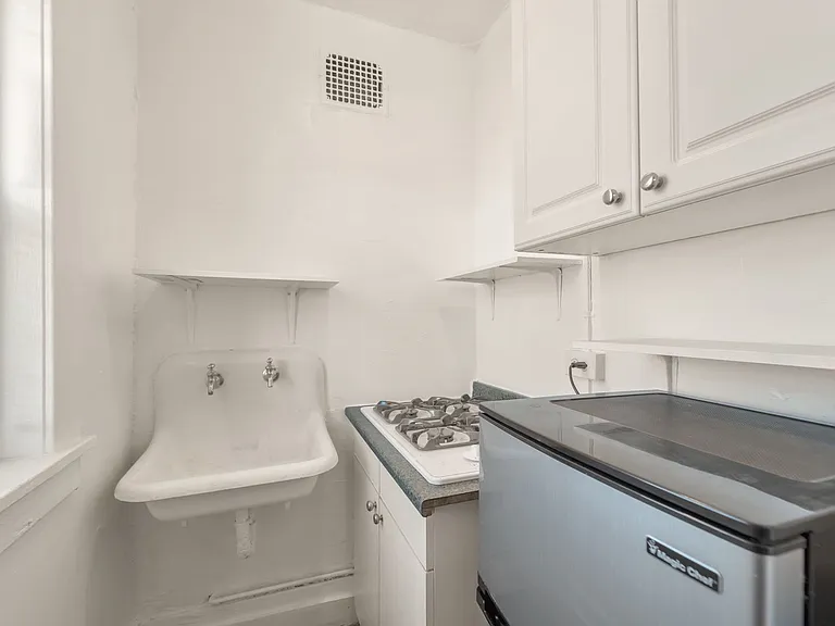 The Adam Apartments on Grant — Photo 7
