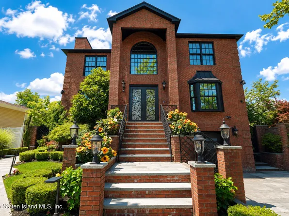 28 Durgess St, Staten Island, NY 10304