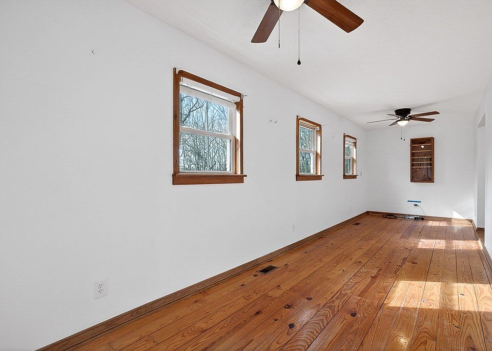 43rd image of 1263 Ridge Rd W