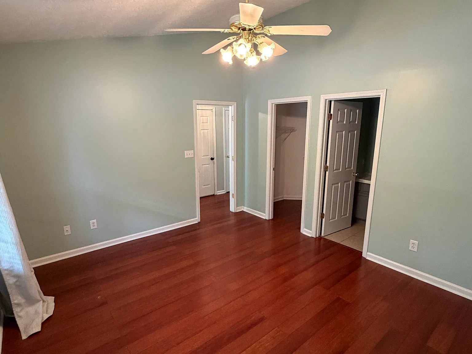3 bed, 1260 sqft, $2,000 — Photo 4