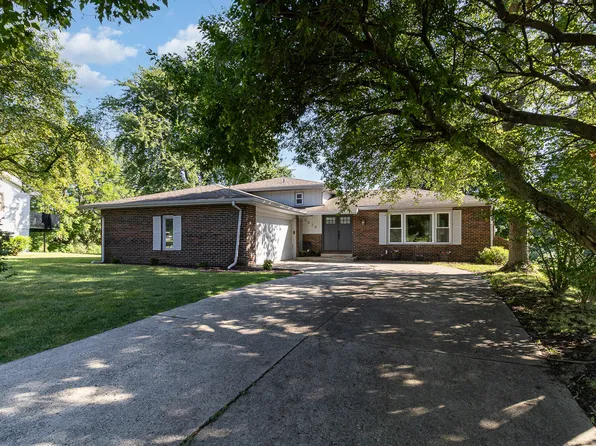 3020 Sunrise Dr, Crown Point, IN 46307