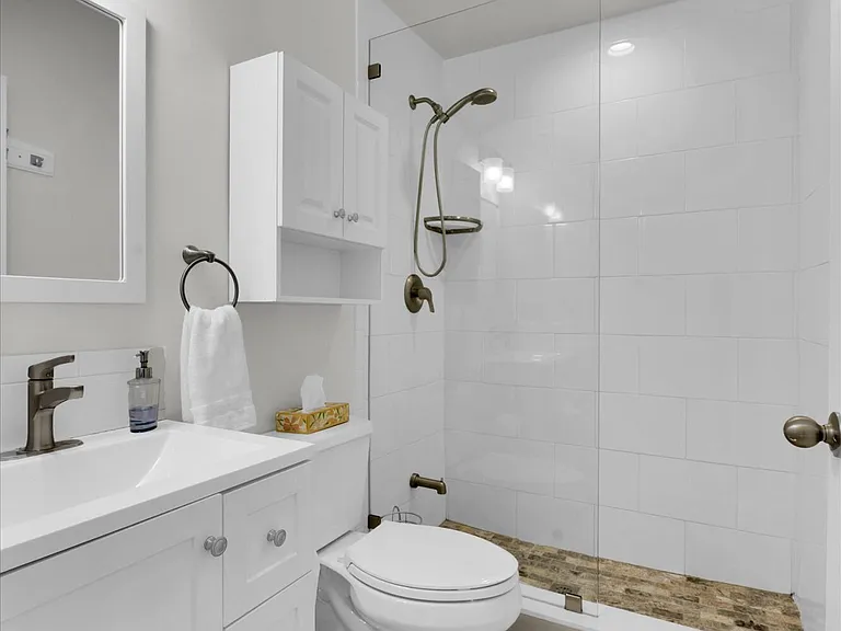 2633 NE 3rd Ave — Photo 21