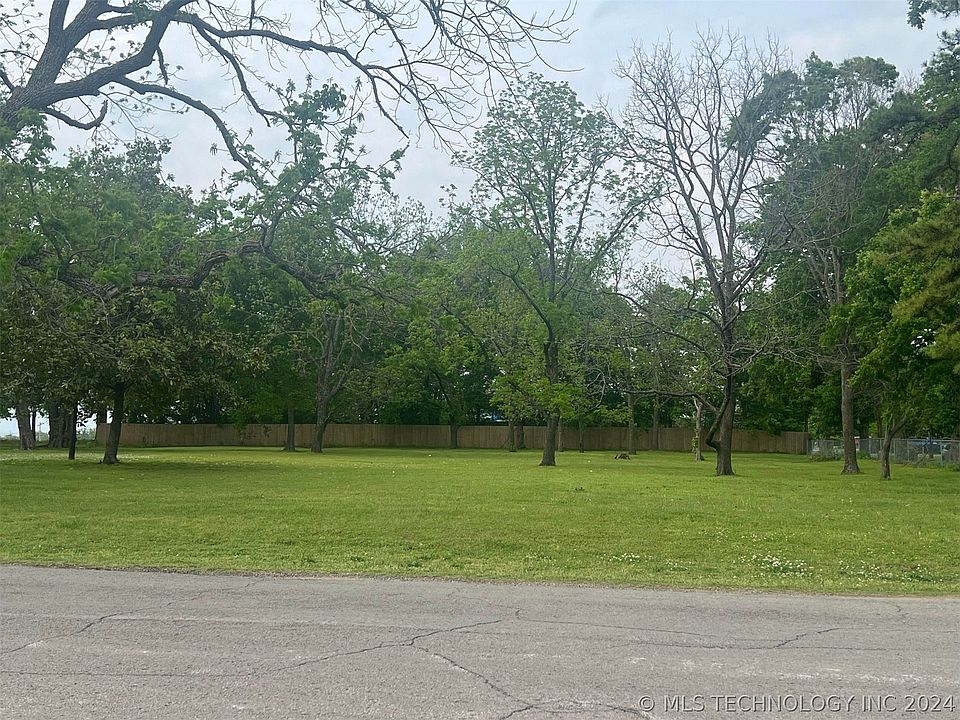 1st image of 807 W Doyle Ave