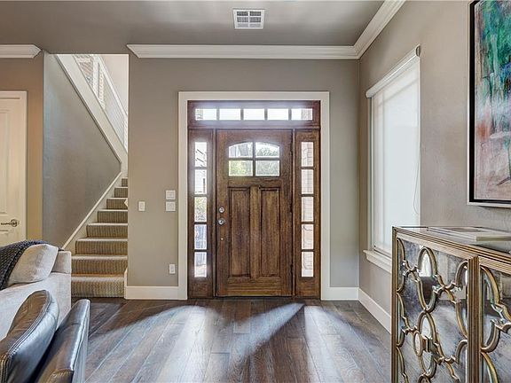 3rd image of 905 NW 43rd St