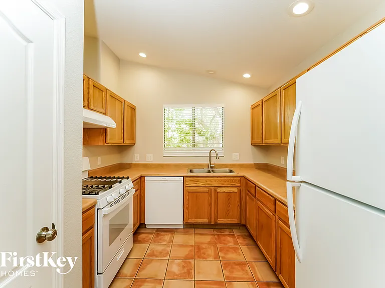 2530 W Cezanne Cir — Photo 5