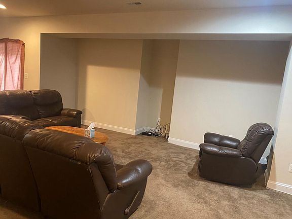 3rd image of 15213 Grigsby Pl