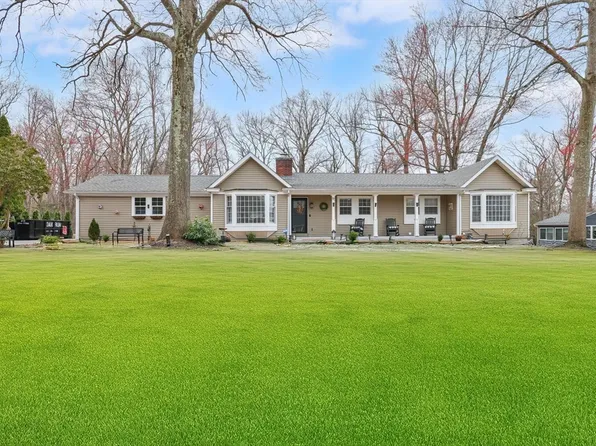 17 Glenn Dr, Wilbraham, MA 01095