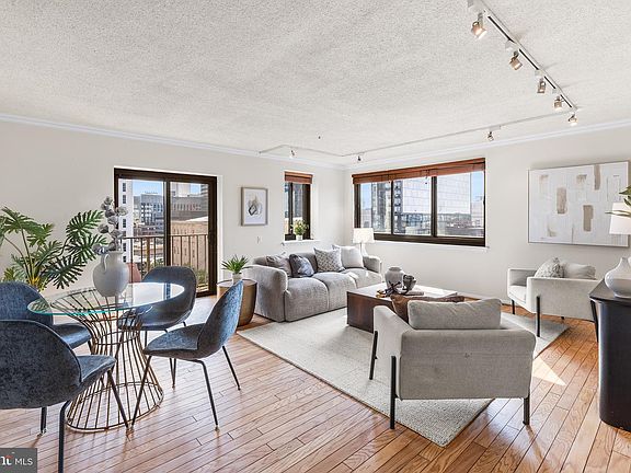 3rd image of 2201 Cherry St APT 902