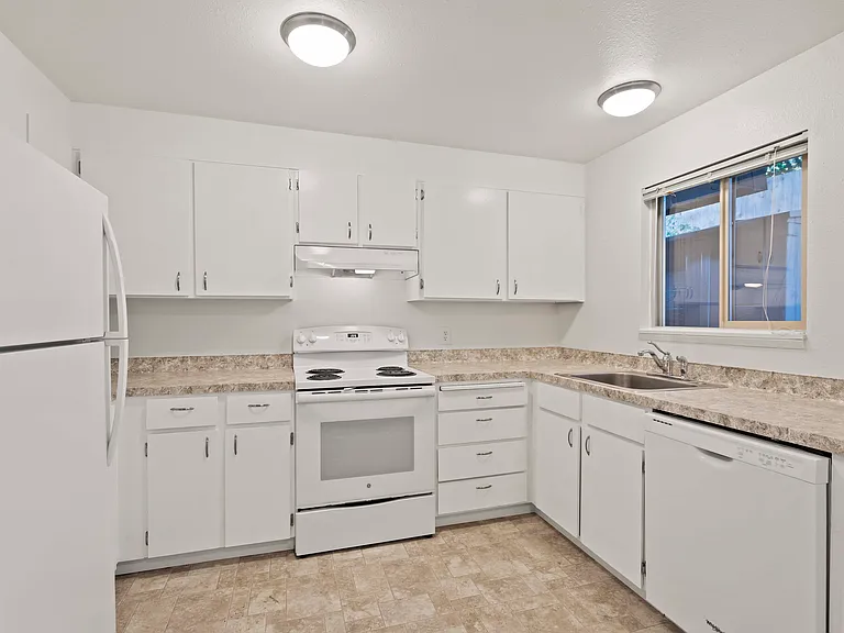 Cypress Lane Apartments — Photo 30
