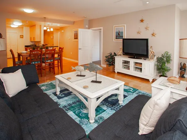 3738 Sandpiper Rd APT 216B, Virginia Beach, VA 23456
