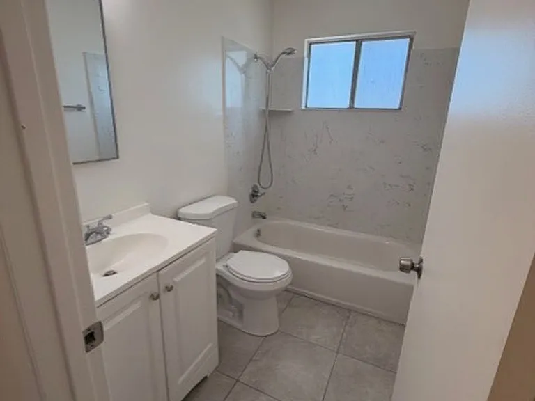 Dixon Townhouse — Photo 11