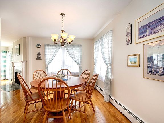 5th image of 32 Commodore Ct