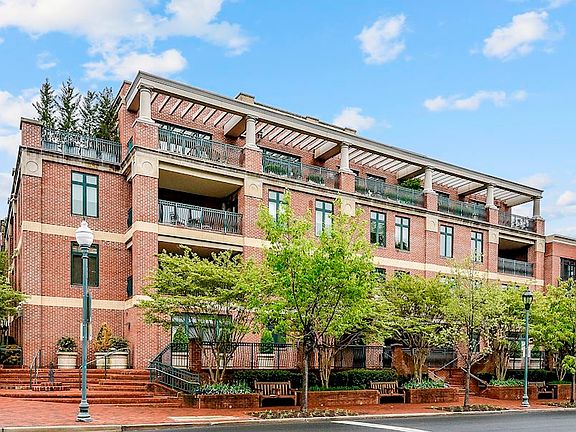 Welcome to this boutique luxury building