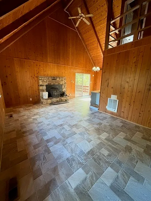 4 bdrm, 2 bth cabin with cathedral ceilings, loft style in Pioneer! — Photo 3
