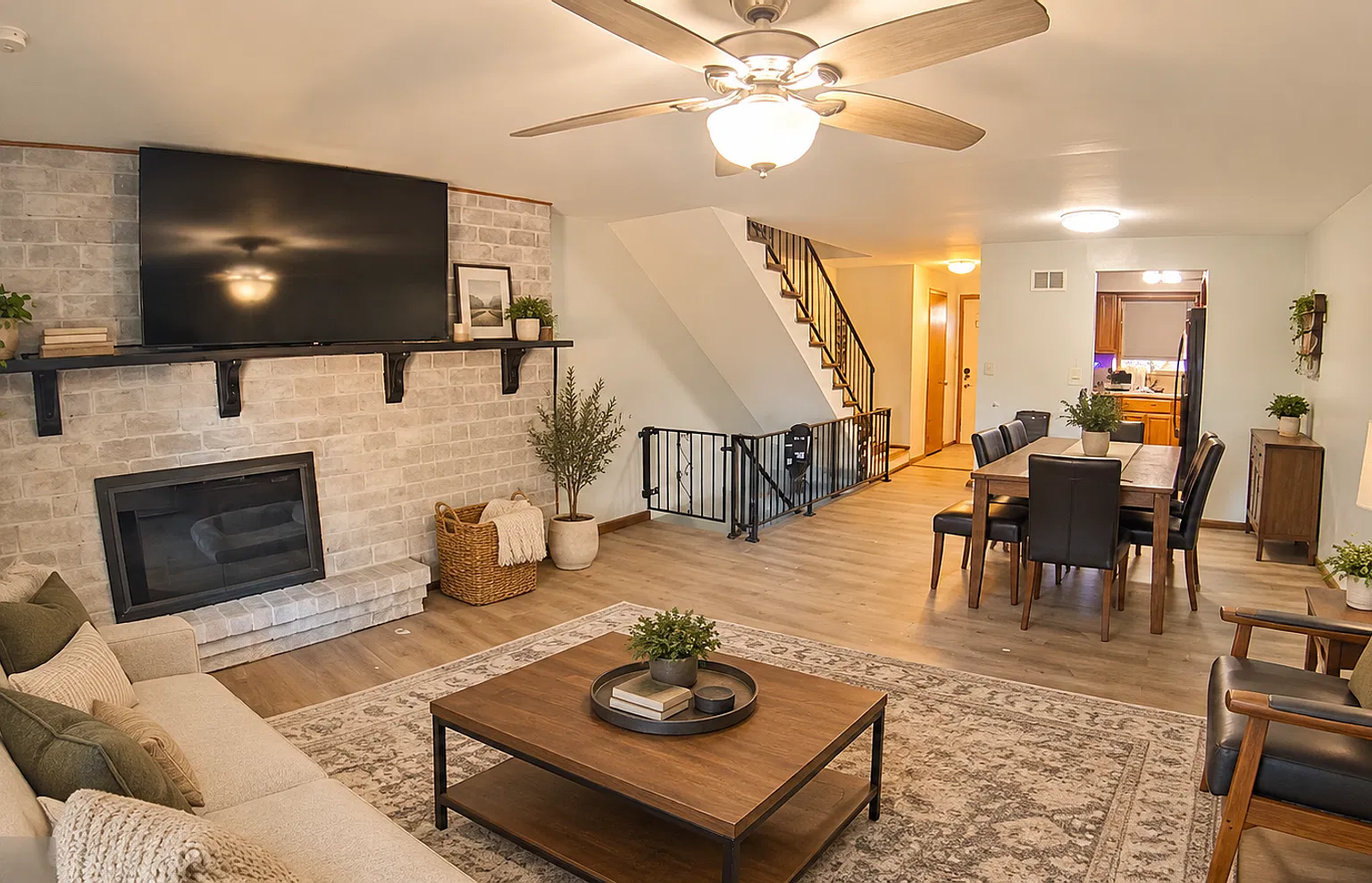Great Amenities + 1-Car Garage + Fenced-in Yard! Available November 1st! — Photo 1