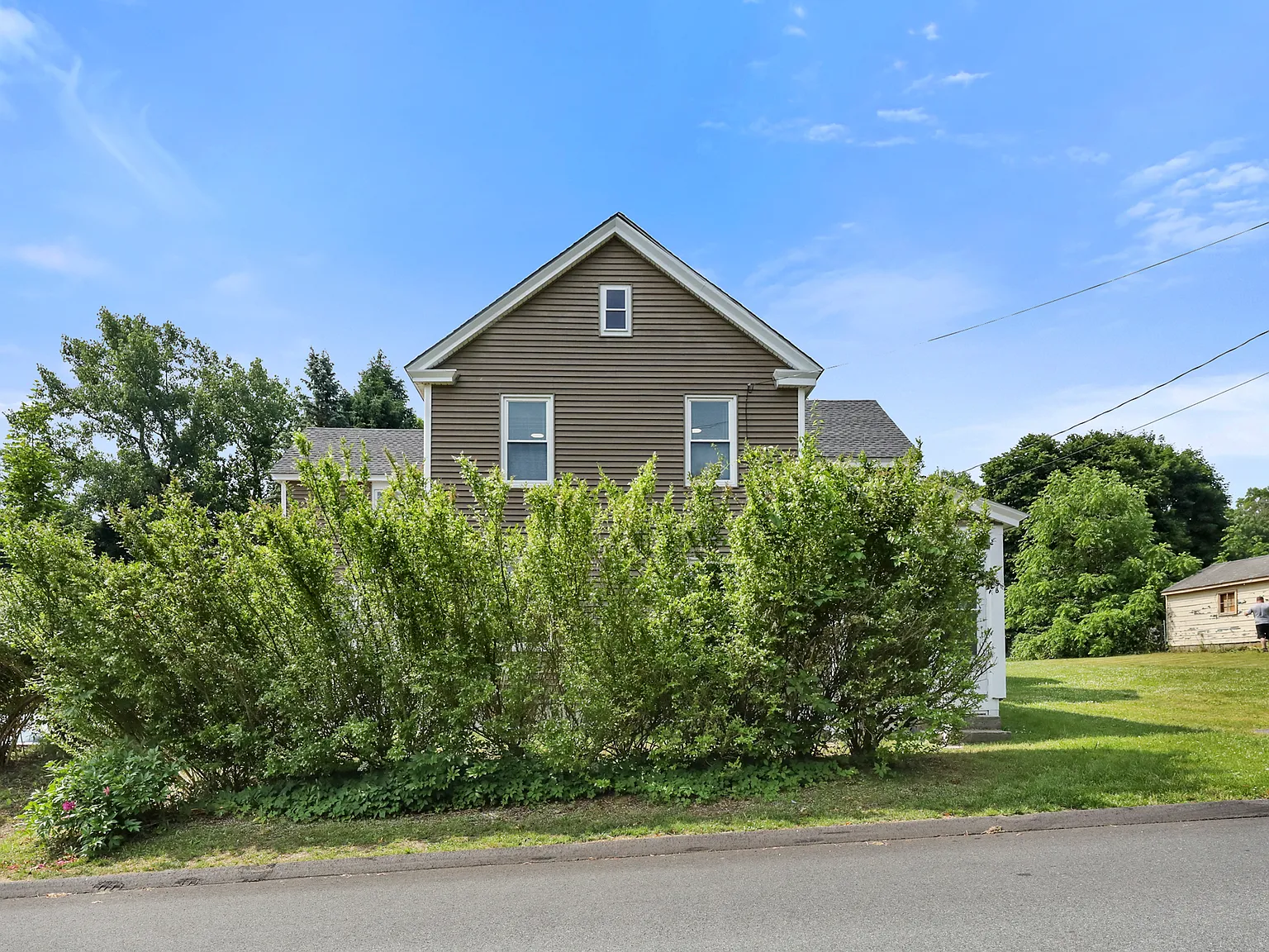 4 bed, 1400 sqft, $3,300 — Photo 1