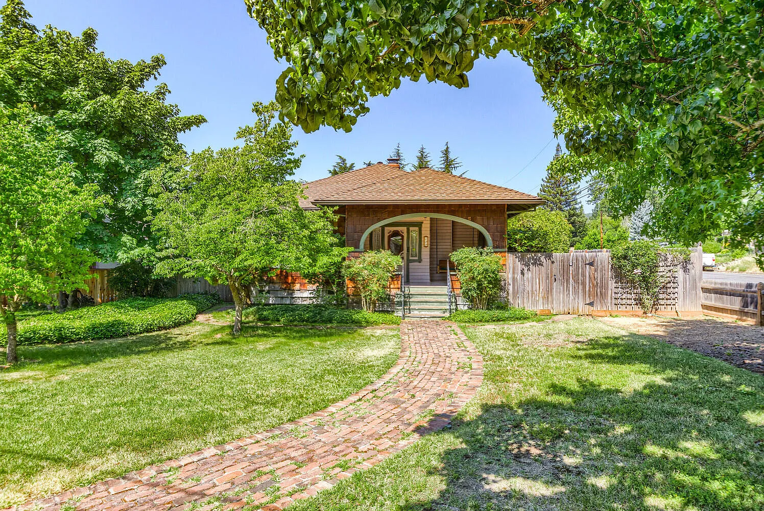 788 NW 3rd St photo 1