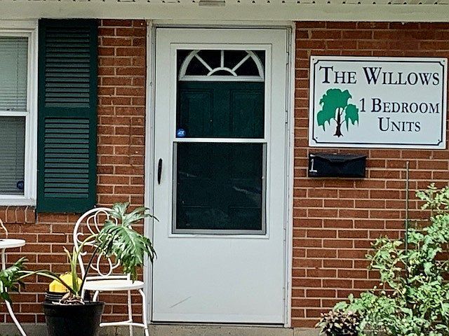 2nd image of 623 Willow St