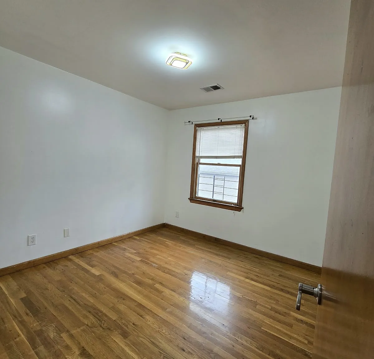 3 bed, $3,200 — Photo 4