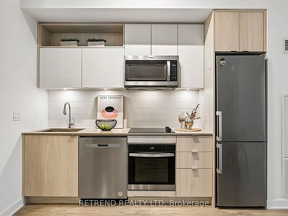 5th image of 70 Princess St #1725