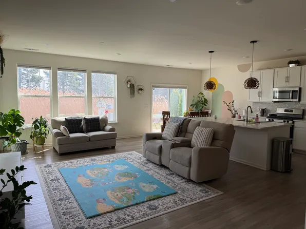 2826 Kessler Dr, Mundelein, IL 60060