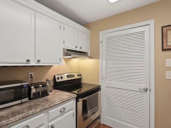 4th image of 642 Granville Ct #642
