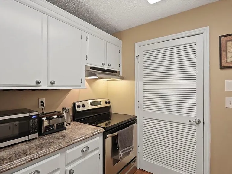 642 Granville Ct #642 — Photo 4