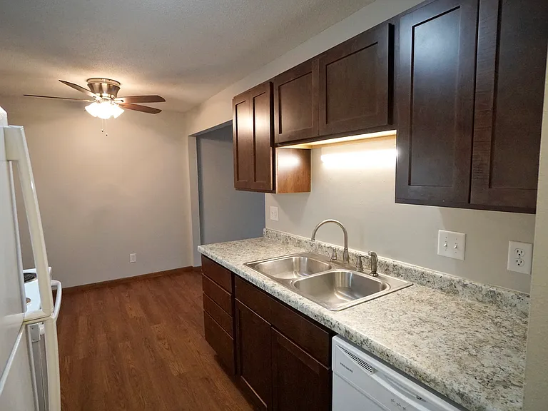 Edina Manor Apartments — Photo 23