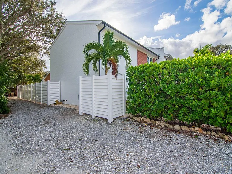 824 Dahlia Ln — Photo 20