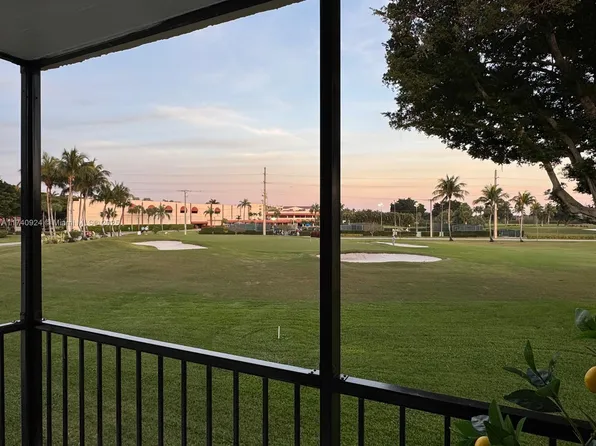 9200 N Hollybrook Lake Dr APT 208, Hollywood, FL 33025