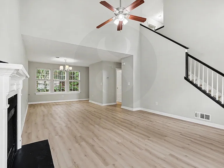 1090 Winter Park Ln — Photo 8