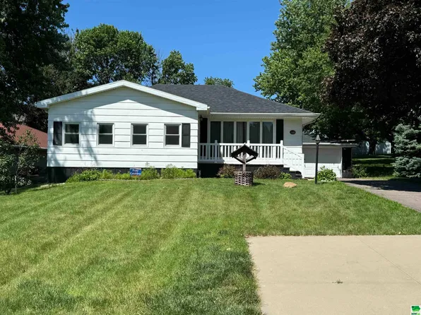 214 Clarendon St, Kingsley, IA 51028
