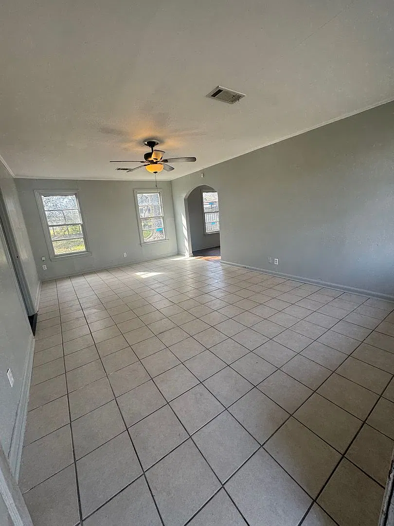 Beautiful 3 bedroom Home off Mansfield — Photo 2