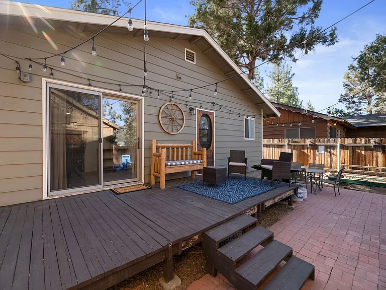 135 E Mojave Blvd — Photo 17