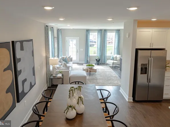 176 Leona Stewart Ln, Pennington, NJ 08534