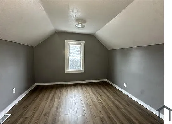 4 bed, $1,200 — Photo 1