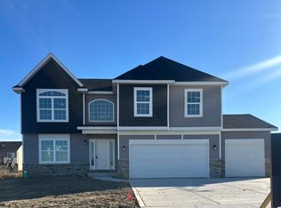 8323 Dylan Dr, Merrillville, IN 46410