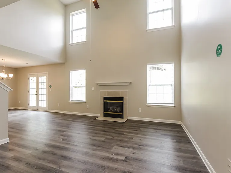 555 River View Dr — Photo 6